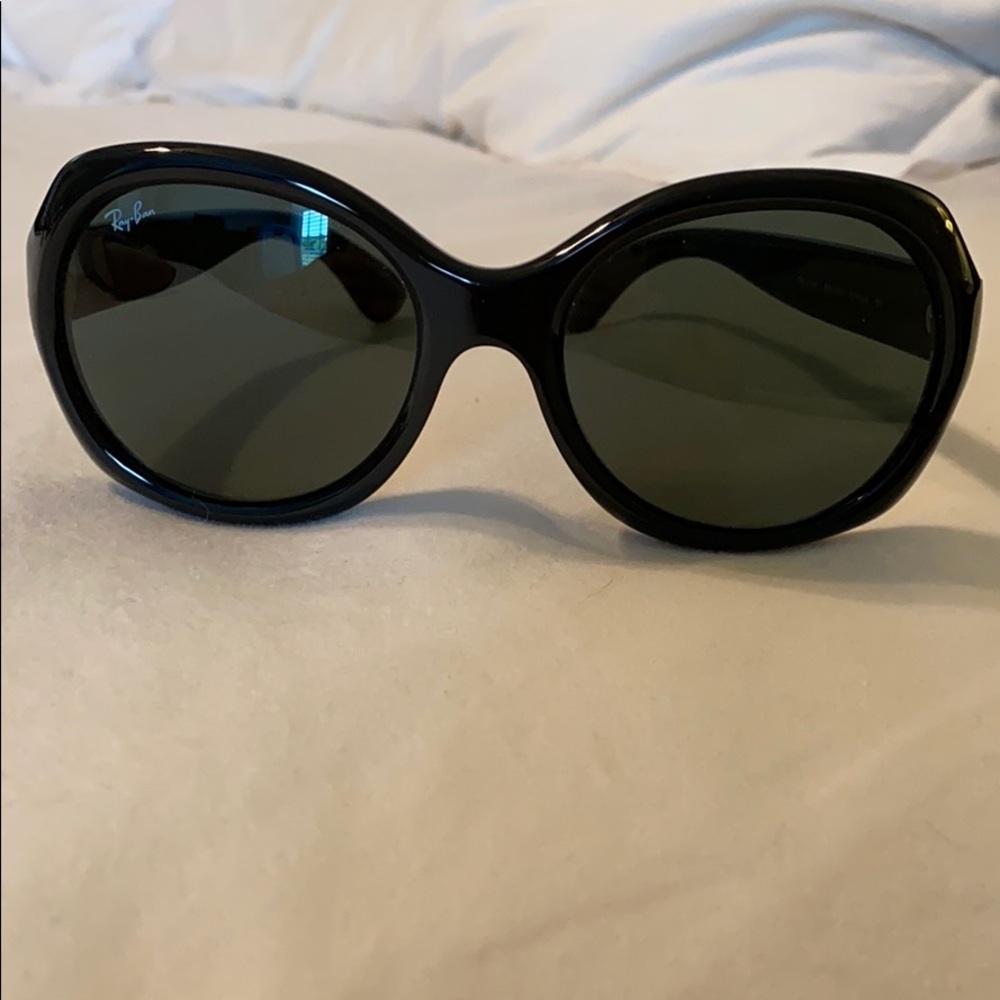 Ray-Ban Sunglasses - Picture 3 of 4